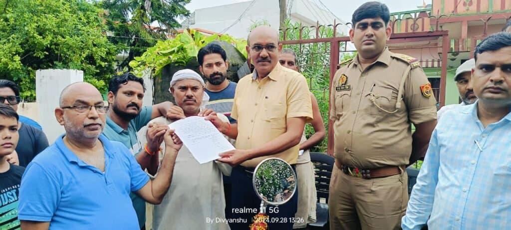 जल जमाव से त्रस्त नागरिकों ने किया जल सत्याग्रह