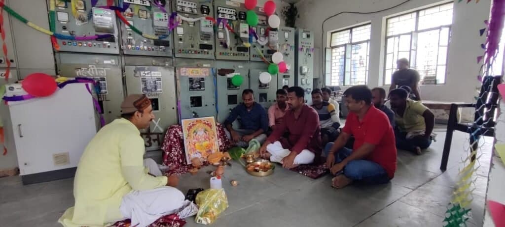 सृष्टि के रचनाकार विश्वकर्मा भगवान की धूमधाम से हुई पूजा