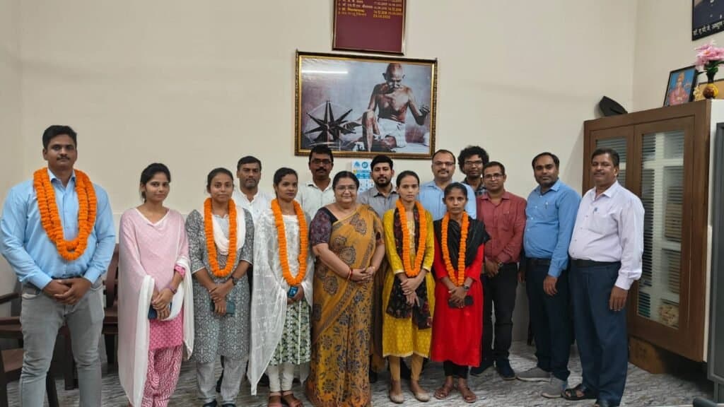 नेट एवं जेआरएफ में चयनित छात्र-छात्राओं को किया सम्मानित पीपीगंज