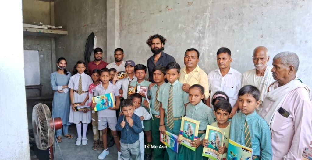 बाल्मीकि जयंती पर राज एकेडमी में मानव सेवा ट्रस्ट द्वारा बच्चो में पुरस्कार वितरित किया गया