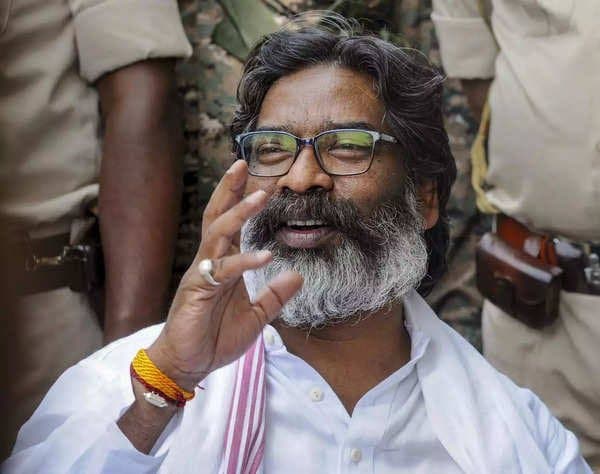 झारखंड: बहाल हुए अधिकारी