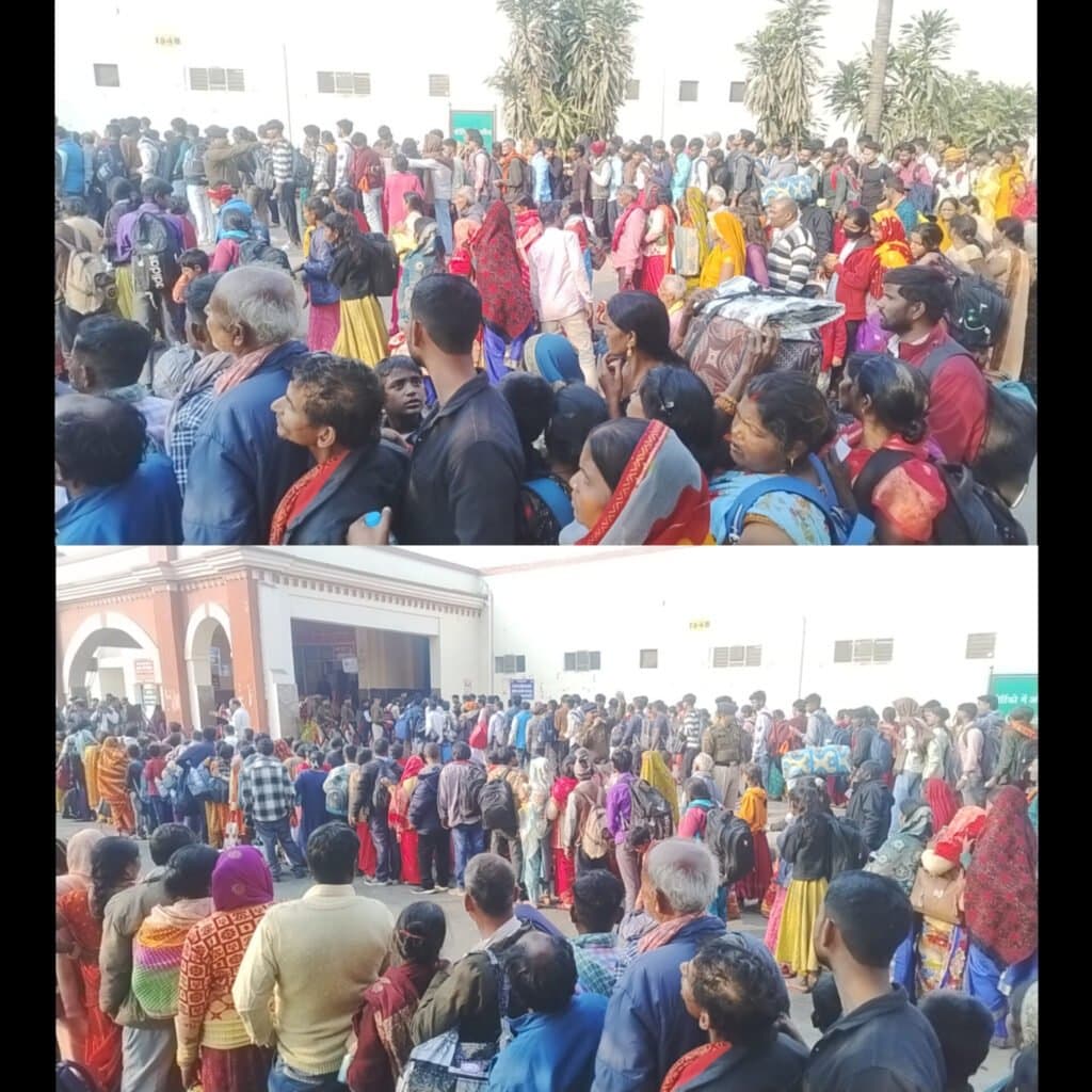 शिव रात्रि को महाकुंभ स्नान के लिए रेलवे स्टेशन पर उमड़ी भीड़