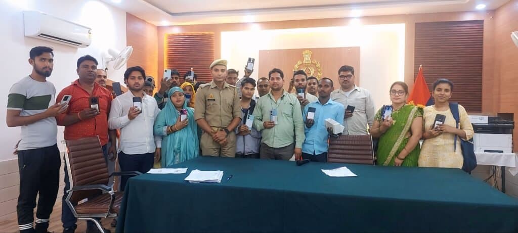 पुलिस की मदद से 44 धारकों को मिला उनका गुम हुआ मोबाइल
