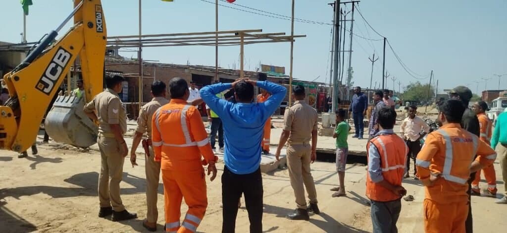एनएचआई और पुलिस के मौजूदगी में चला अतिक्रमण अभियान