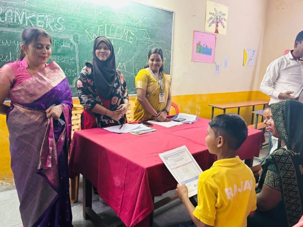 राजन इण्टर नेशनल एकेडमी में वार्षिक परीक्षाफल का वितरण, शत प्रतिशत रहा परीक्षा परिणाम