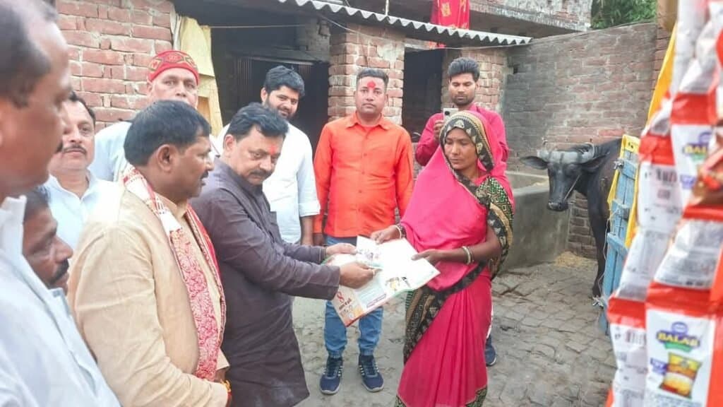 कुशीनगर के सांसद विजय दुबे ने गांव चलों अभियान में निभाई सक्रिय भूमिका