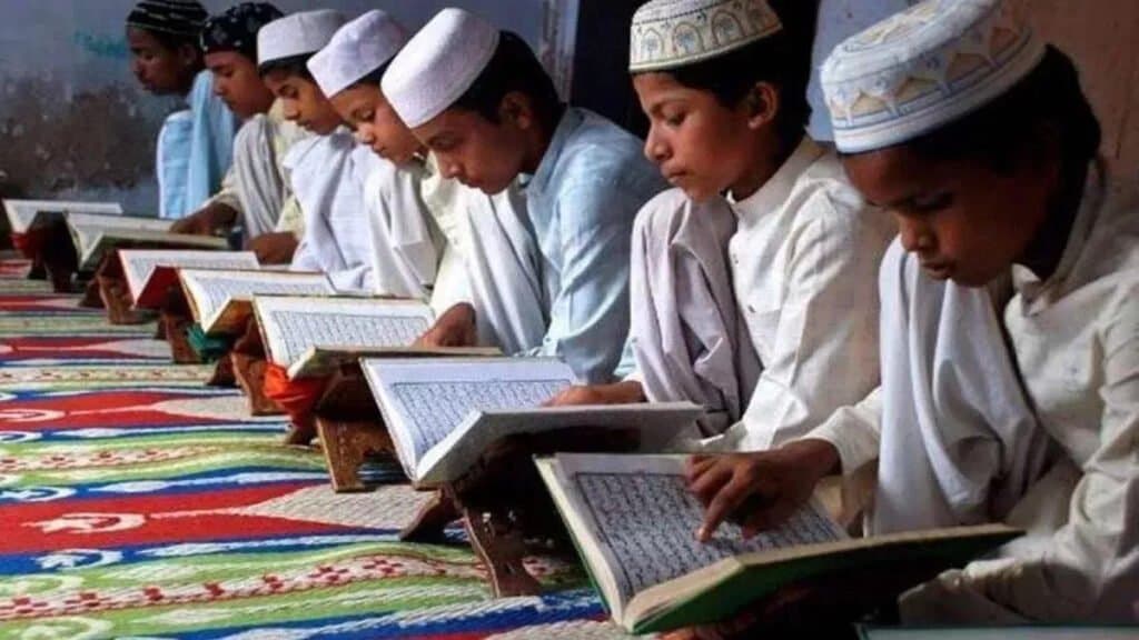 यूपी के मदरसों में होगी कामिल और फाजिल की परीक्षा