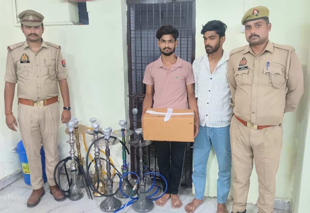 अवैध रूप से संचालित हो रहे हुक्काबार पर पुलिस की छापेमारी