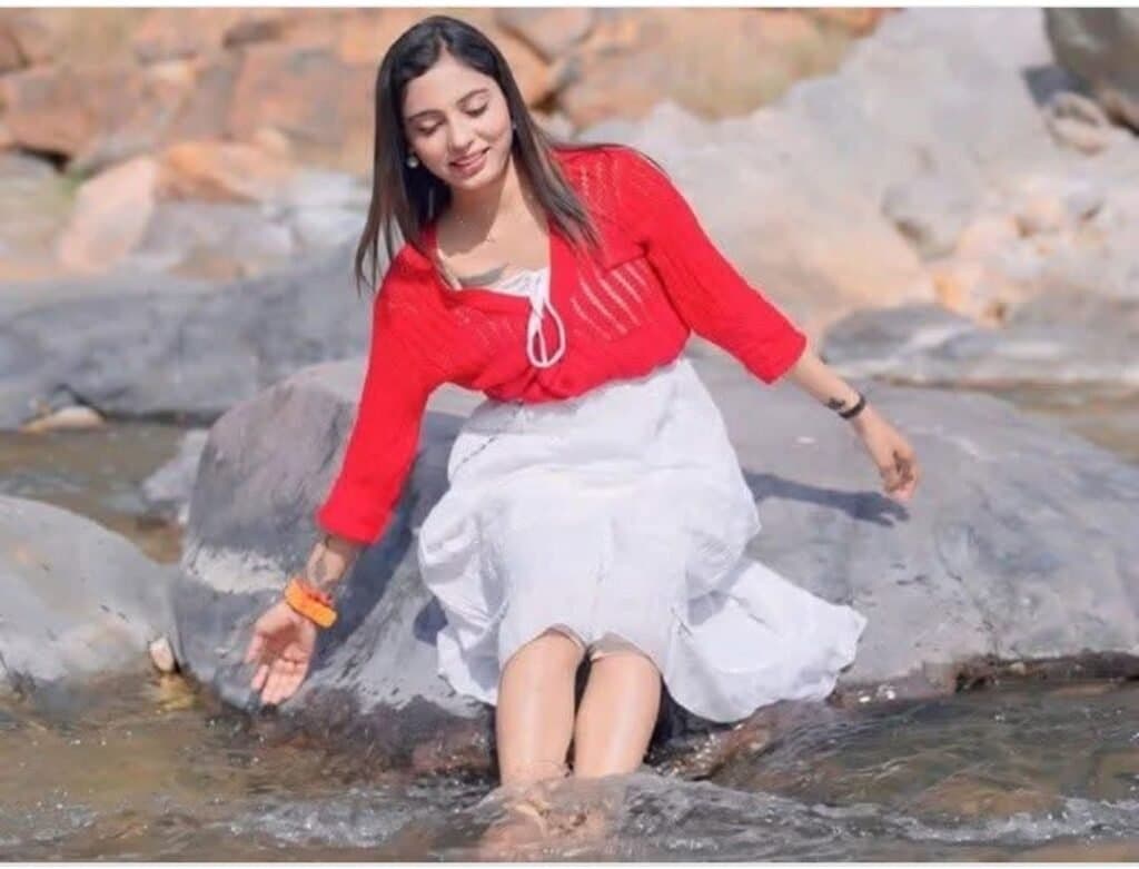 हरियाणा के सोनीपत में मशहूर मॉडल शीतल सिम्मी चौधरी की गला रेतकर हत्या कर दी गई