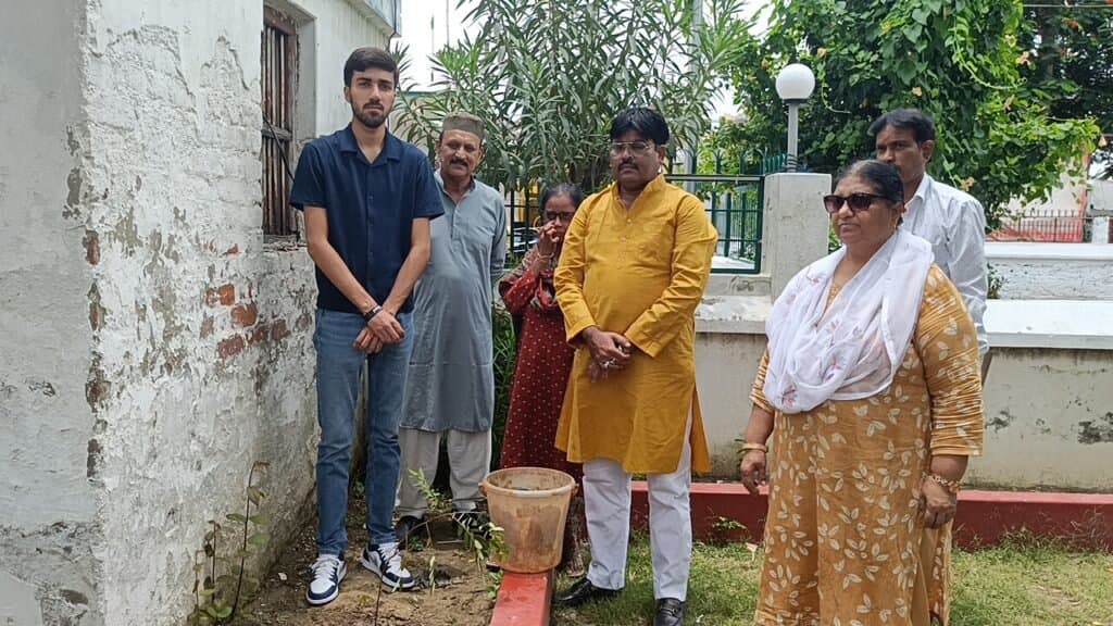 एक वृक्ष मां के नाम, महा वृक्षारोपण अभियान के तहत सज्जादानशीन सैय्यद अयान अली शाह ने इमामबाड़ा स्टेट में किया पौधारोपण