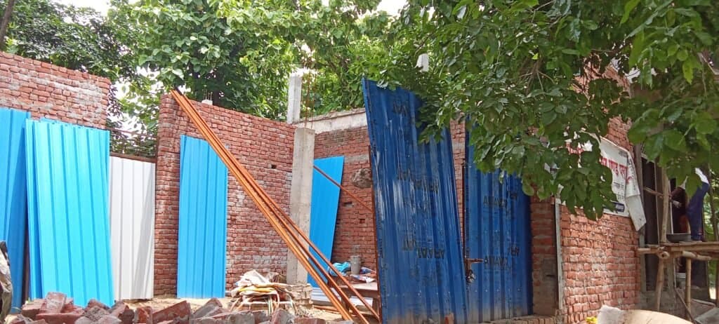 हिस्ट्रीशीटर ने जेसीबी लगाकर व्यापारी का ध्वस्त करा दिया मकान और दुकान