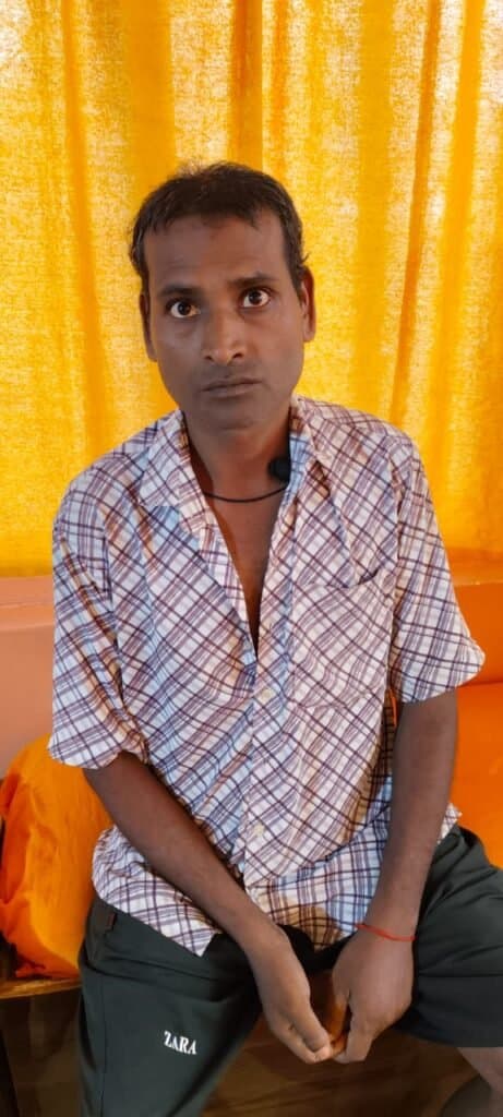 पुल से सरयू नदी में कूदा विक्षिप्त, नाविकों ने बचाया