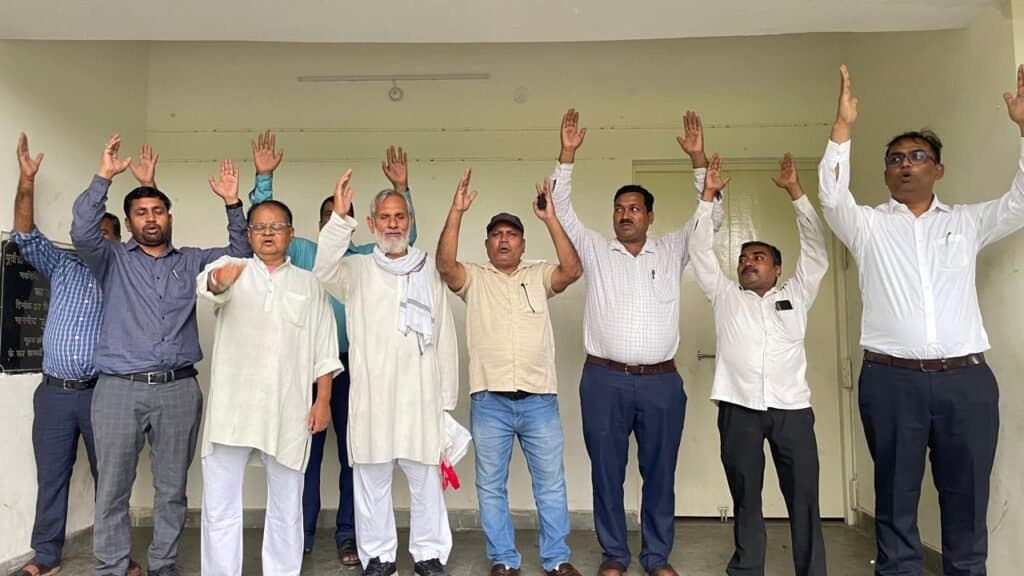 आन्दोलन के 250 दिन पूरे होने पर बिजली कर्मियों ने प्रान्त भर में व्यापक विरोध प्रदर्शन कर व्यक्त किया आक्रोश