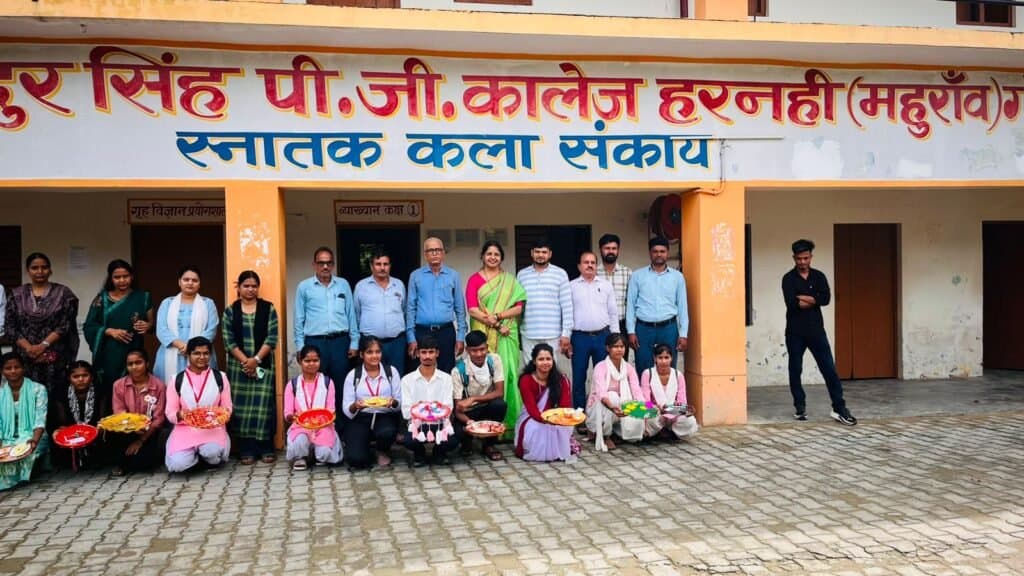 वीर बहादुर सिंह पी.जी. कॉलेज में राखी एवं थाली सज्जा प्रतियोगिता का आयोजन