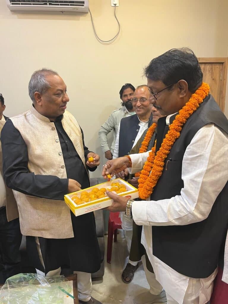 इंजीनियर विजय शंकर यादव ने निषाद पार्टी का किया सदस्यता ग्रहण”।