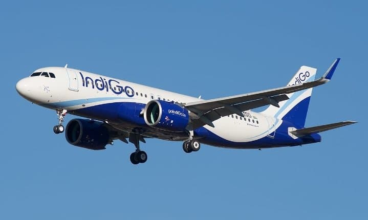 “5-15 दिसंबर तक रद्द उड़ानों का पूरा रिफंड देगी IndiGo”।