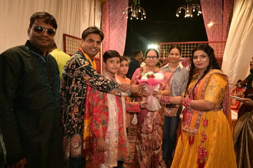 गोरखपुर क्लब में आकर्ष मूवीज की भव्य डांडिया नाइट, डीआईजी, एसएसपी, जेल अधीक्षक व एसपी ट्रैफिक परिवार सहित शहर की नामचीन हस्तियों ने की शिरकत