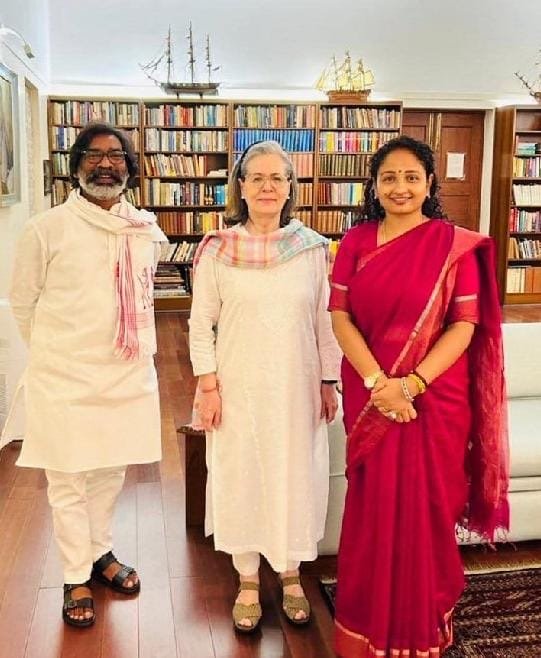 सोनिया गांधी से मिले हेमंत सोरेन, उनके आवास पर की मुलाकात