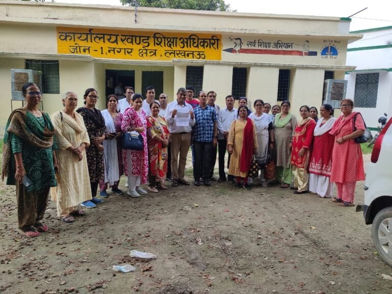 डिजिटल अटेंडेंस के खिलाफ 25 शिक्षकों का इस्तीफा