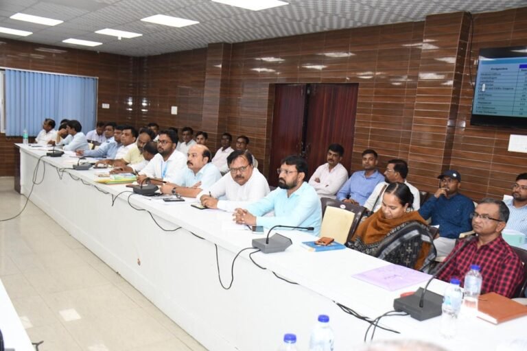 स्वास्थ्य केंद्रों पर बढ़ाया जाए संस्थागत प्रसव- जिलाधिकारी जिलाधिकारी की अध्यक्षता में धनवंतरि सभागार में जिला स्वास्थ्य समिति की बैठक आयोजित