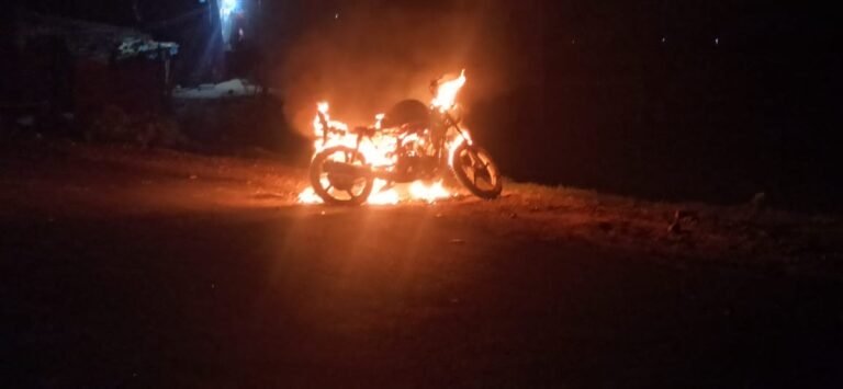 तस्करों द्वारा जलाई गई मोटरसाइकिल।