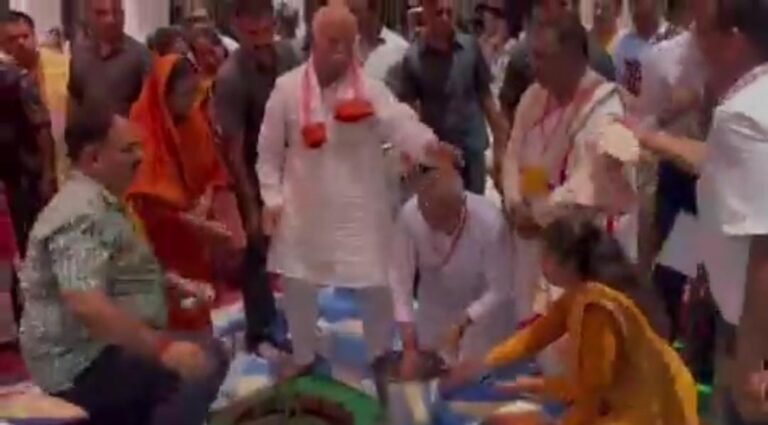 RSS प्रमुख मोहन भागवत ने किया पौधारोपण