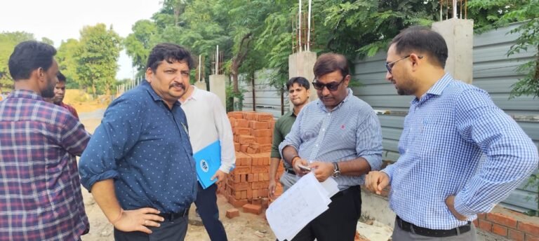 नगर आयुक्त श्री गौरव सिंह सोगरवाल द्वारा महानगर में गोरखपुर क्लब के पास बना रहे पहले सीनियर सिटिजन केयर सेंटर