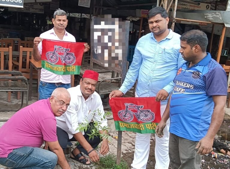 सिविल कोर्ट स्थित यादव के चैम्बर के पास नीम का पेड़ लगा गया