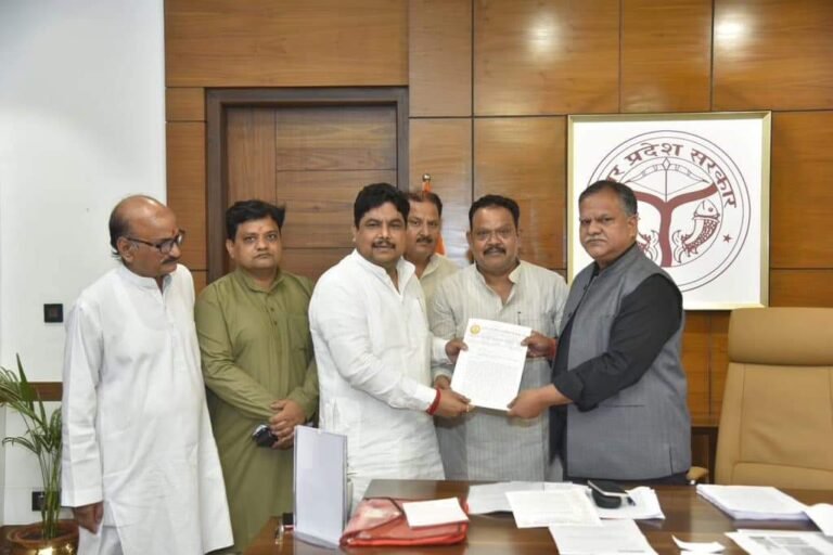 यूपी के मुख्य सचिव से मुलाकात के बाद शिक्षकों के लिए राहत भरी खबर