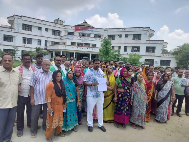 हाबर्ट बंधे के चौड़ीकरण का स्थानीय जनता ने किया विरोध सौपा ज्ञापन