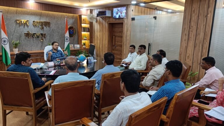 नगर आयुक्त श्री गौरव सिंह सोगरवाल द्वारा समस्त जोनल अधिकारी के साथ बैठक की गई