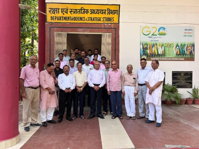 प्रो. प्रदीप कुमार यादव जी का विदाई समारोह आयोजित किया गया। दीन दयाल उपाध्याय गोरखपुर विश्वविद्यालय, गोरखपुर में