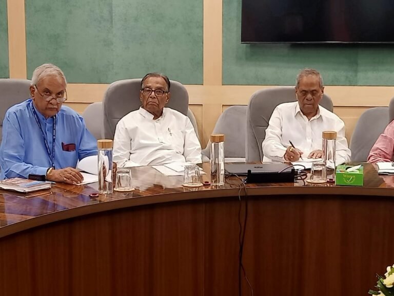 नेशनल काउंसिल जेसीएम की मीटिंग में स्टाफ साइड से पुरानी पेंशन योजना की बहाली को लेकर केंद्र सरकार के मुख्य वित्त सचिव श्री स्वामीनाथन