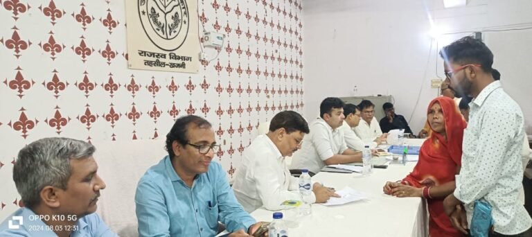 खजनी उप जिलाधिकारी की अध्यक्षता में संपूर्ण समाधान दिवस पर पहुंचे कुल 67 फरियादी तीन मामले का हुआ निस्तारण.