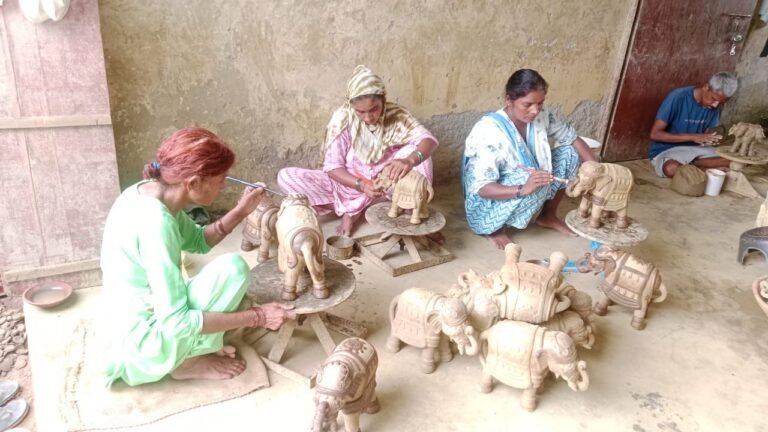 कभी खाली बैठने की थी नौबत, अब काम के लिए 24 घंटे भी कम