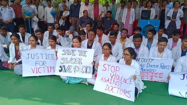 कोलकत्ता में महिला डॉक्टर के साथ हुई रेप और हत्या को लेकर डॉक्टरों की नाराजगी अभी भी जारी