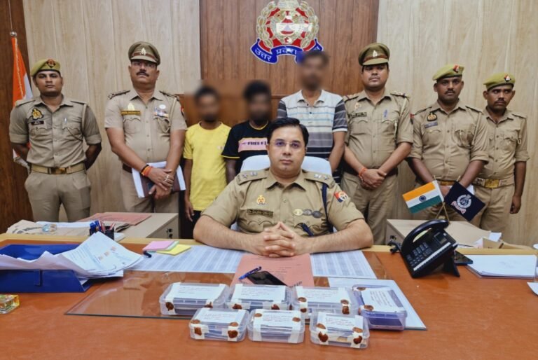 धोखाधड़ी कर एटीएम से पैसे निकालने वाले गिरोह का पर्दाफाश