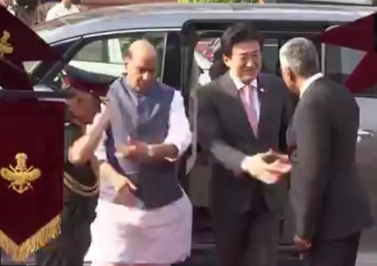 रक्षा मंत्री राजनाथ सिंह ने अपने जापानी समकक्ष मिनोरू किहारा का स्वागत किया