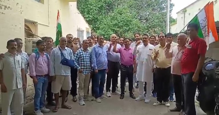 कौआबाग स्थित इलेक्ट्रिक आउटडोर पर पूर्वोत्तर रेलवे कर्मचारी संघ के महामंत्री एवं एनएफआईआर के सहायक