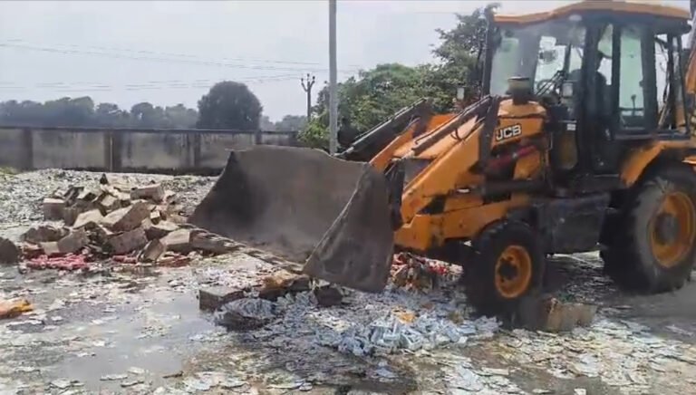 आज गोपालगंज जनपद में उत्पाद विभाग के विभिन्न कांडो में जप्त कुल 998.50 लीटर देसी एवम विदेशी शराब