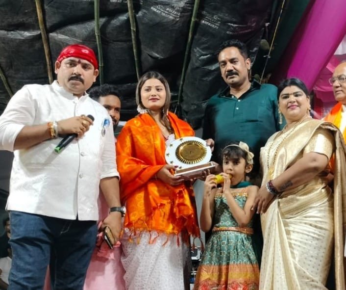 फिल्म निर्माता पिंटू सिंह, गीता सिंह, नवीन सिंह ठाकुर ने धूमधाम से मनाया श्रीकृष्ण जन्मोत्सव