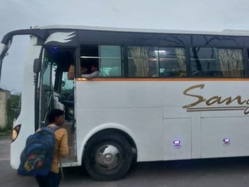 बसें मौके पर पहुंचीं और यात्रियों को कानपुर ले गईं