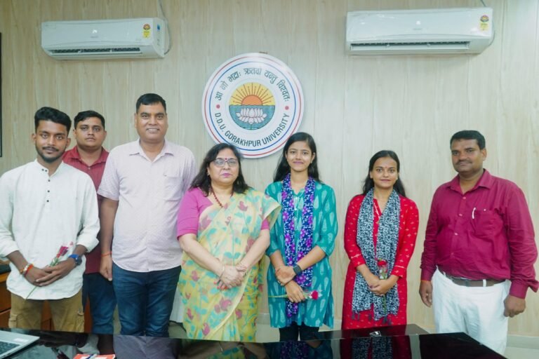 स्वतंत्रता दिवस समारोह 2024 में सहभागिता हेतु राष्ट्रीय सेवा योजना के चार स्वयंसेवको को कुलपति प्रो. पूनम टंडन ने आशीर्वाद देकर किया विदा