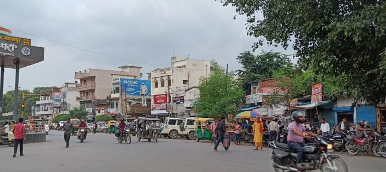 सकरी होती जा रही हैं गोलघर काली मंदिर चौराहा