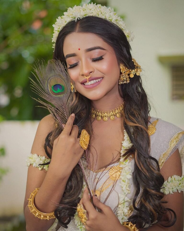 एक्ट्रेस स्नेहा बकली ने एक्सक्लूसिव साईन किया वर्ल्डवाइड रिकॉर्ड्स म्यूजिक कंपनी के साथ