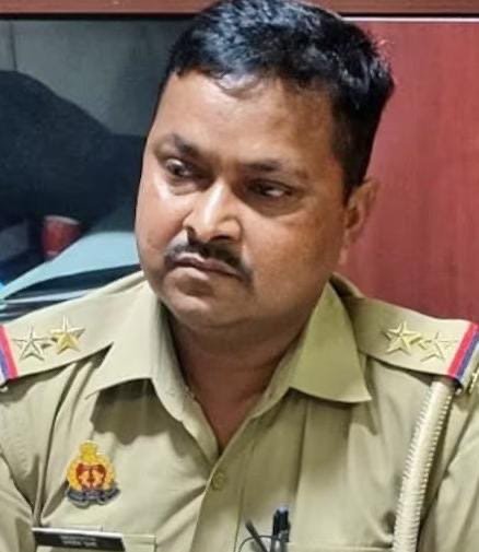 लखनऊ में रंगेहाथ पकड़ा गया दारोगा