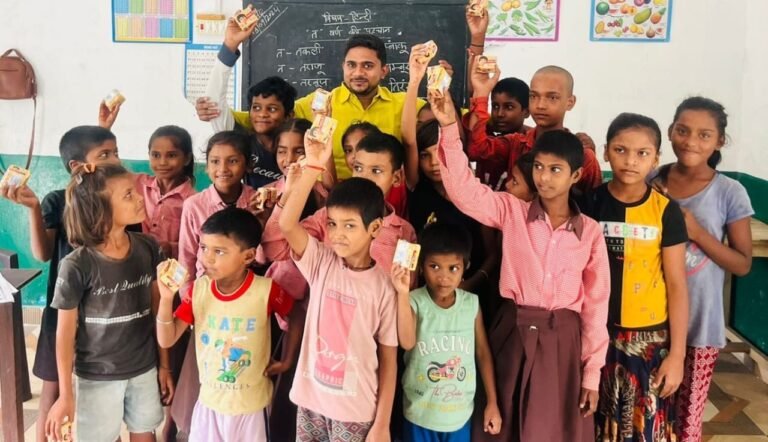 समाजसेवी ने बच्चो संग जन्मदिन मना बांटी खुशियां