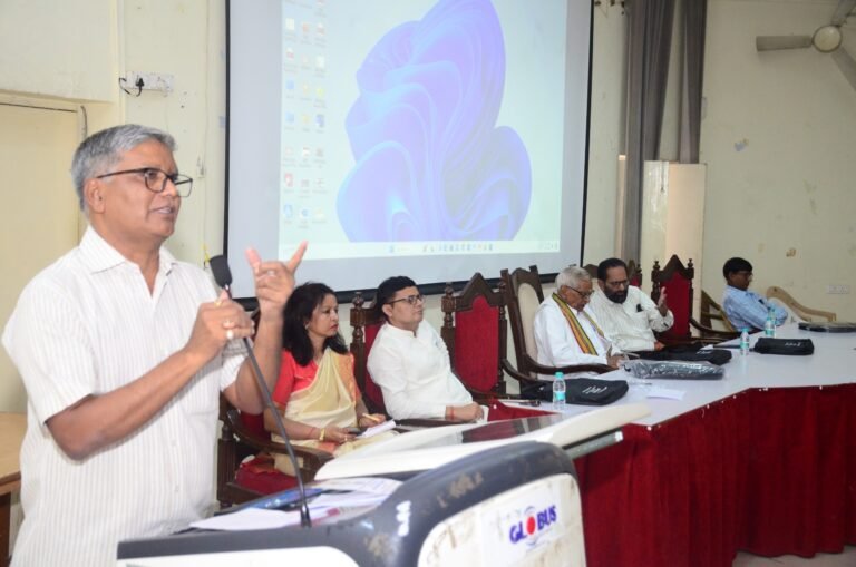 DDU गोरखपुर अहंकार का त्याग समरसता का आधार: प्रो. राजवंत राव