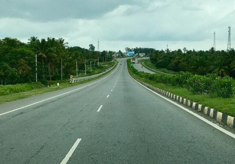 कानपुर में एक युवती की सिर कटी लाश मिलने से हड़कंप