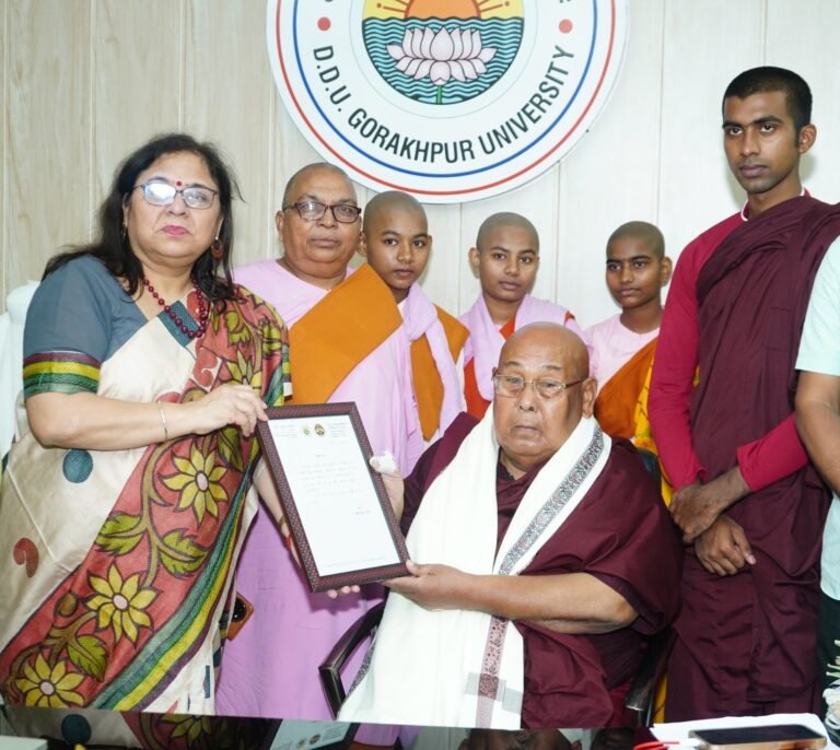 कुलपति ने अन्ग महापंडित भदन्त ज्ञानेश्वर जी को किया सम्मानित